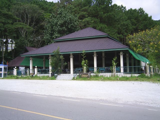 Das gegenüberliegende Restaurant, vorwiegend von Tors genutzt auf Rückweg