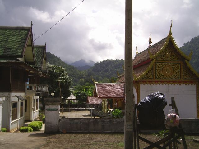 Beim Fotoschooting schon der Blick auf den Rückweg - und dunkle Wolken