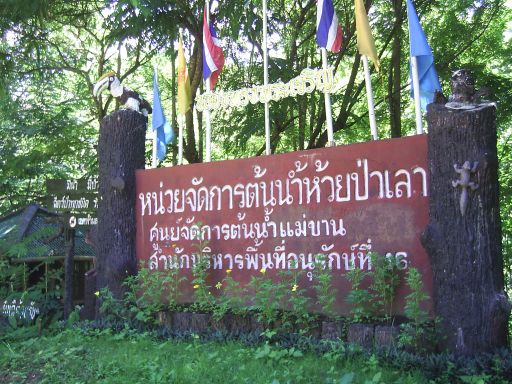 Einfahrt zum Campingplatz am Pass