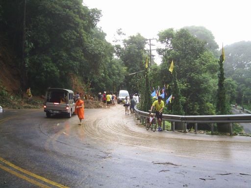 Flanke des Doi Suithep, von rechts kommend (siehe Tour 1)