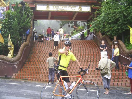 Flanke des Doi Suithep, von rechts kommend (siehe Tour 1)