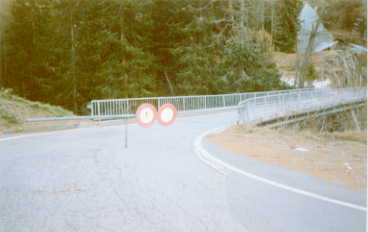 Nufenenauffahrt, wieder nur halb versperrt