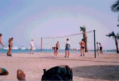 Beachvolleyball immer ab 17.00 Uhr (na, wer erkennt sich da noch?)